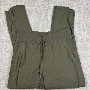 Lululemon Green Dance Studio Crop Green Waist Tie Pant Size 4